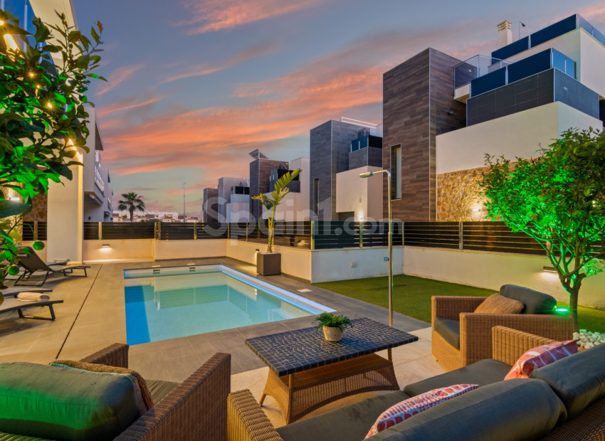 Resale - Villa -
Orihuela Costa - Lomas de Campoamor