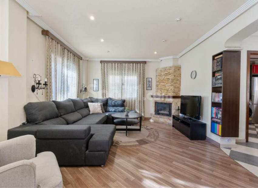 Resale - Villa -
Orihuela Costa - Los Altos