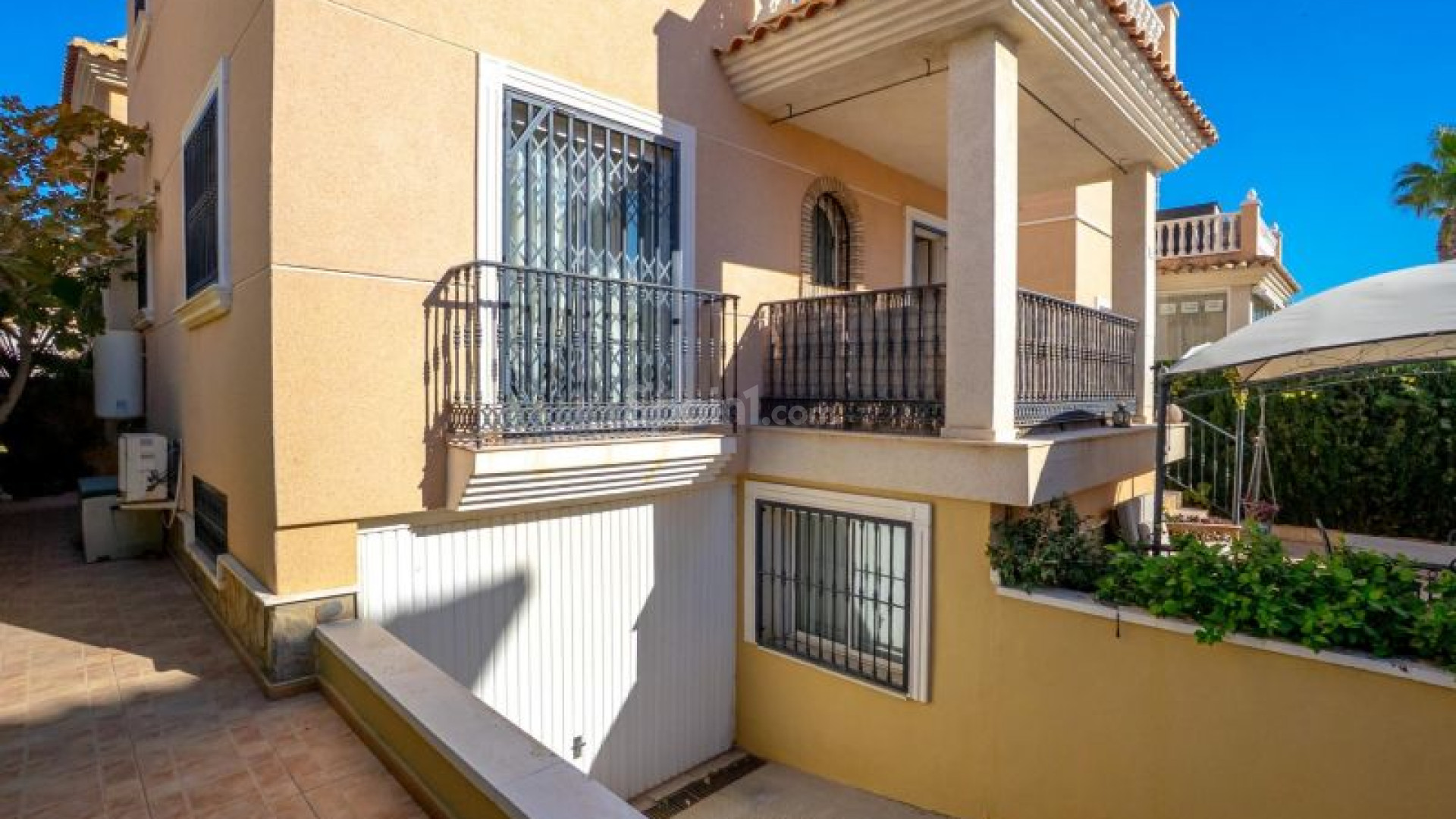 Resale - Villa -
Orihuela Costa - Los Altos