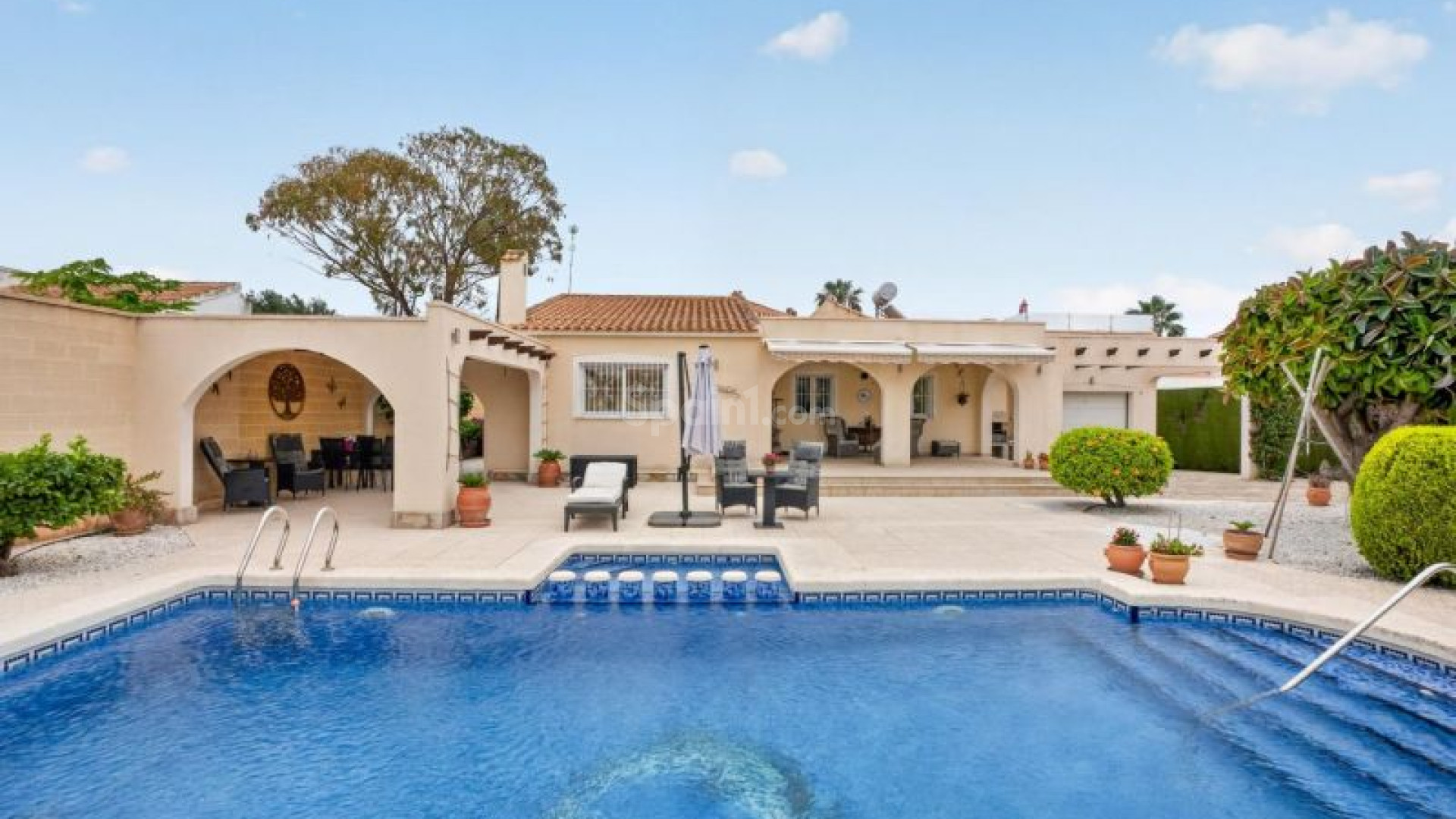 Resale - Villa -
Orihuela Costa - Los Altos