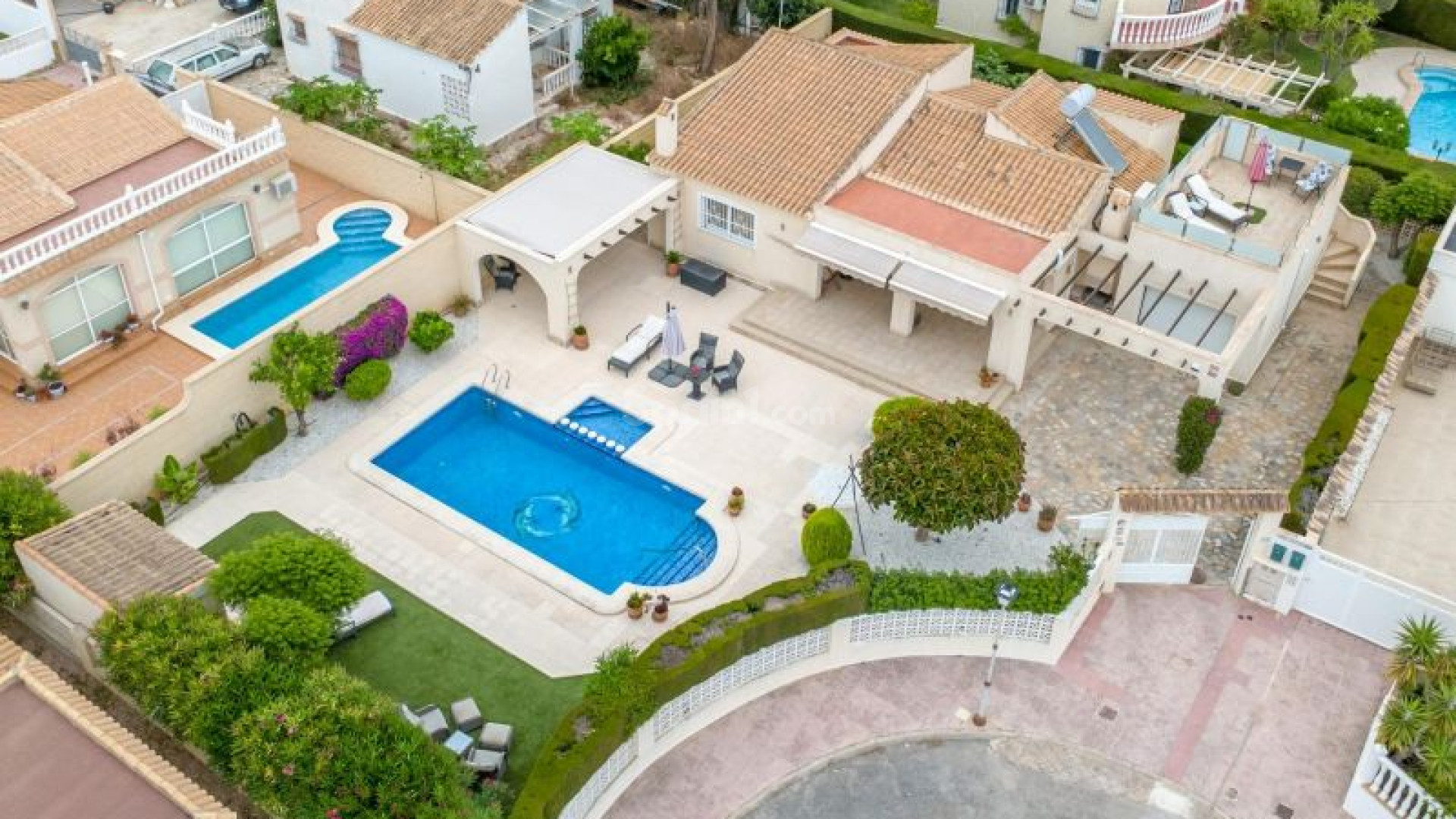 Resale - Villa -
Orihuela Costa - Los Altos