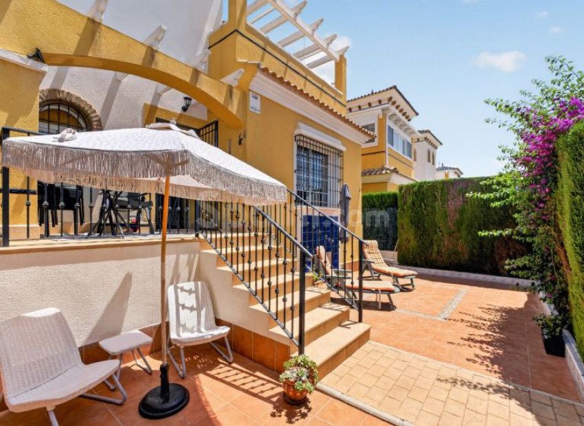 Resale - Villa -
Orihuela Costa - Los Altos
