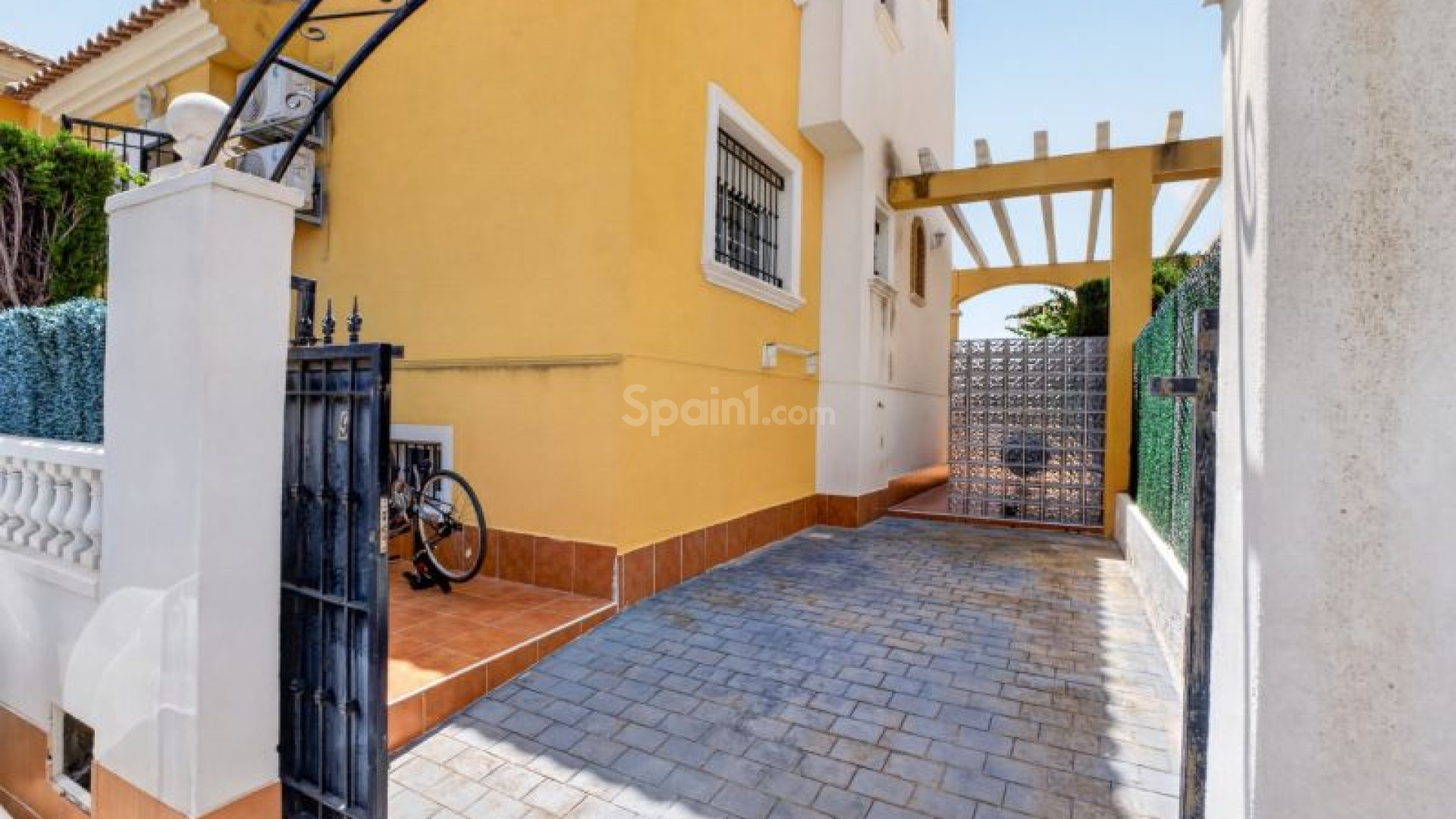 Resale - Villa -
Orihuela Costa - Los Altos