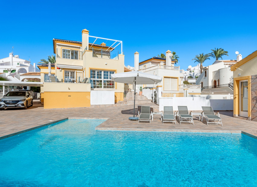 Resale - Villa -
Orihuela Costa - Los Dolses