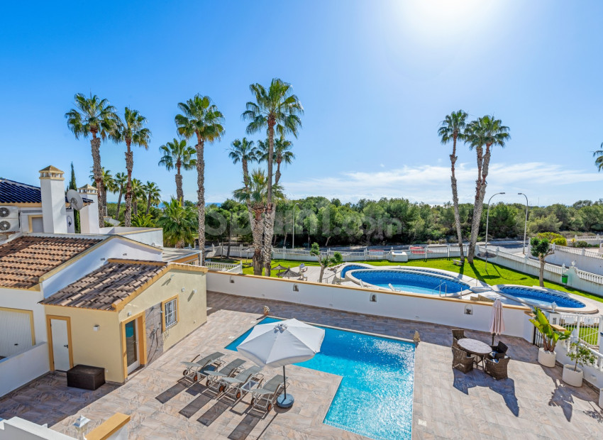 Resale - Villa -
Orihuela Costa - Los Dolses