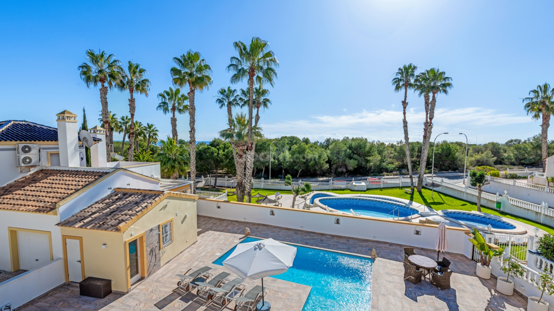 Resale - Villa -
Orihuela Costa - Los Dolses