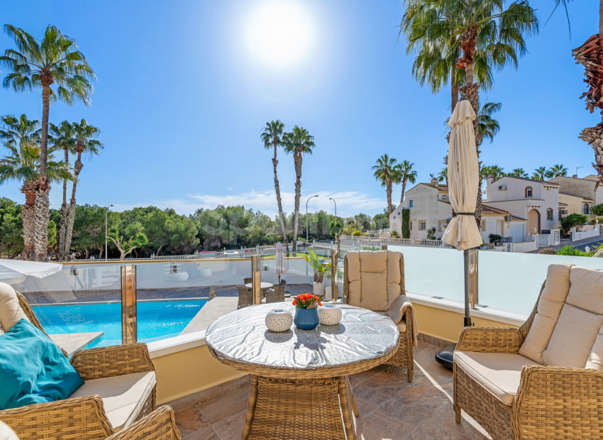 Resale - Villa -
Orihuela Costa - Los Dolses