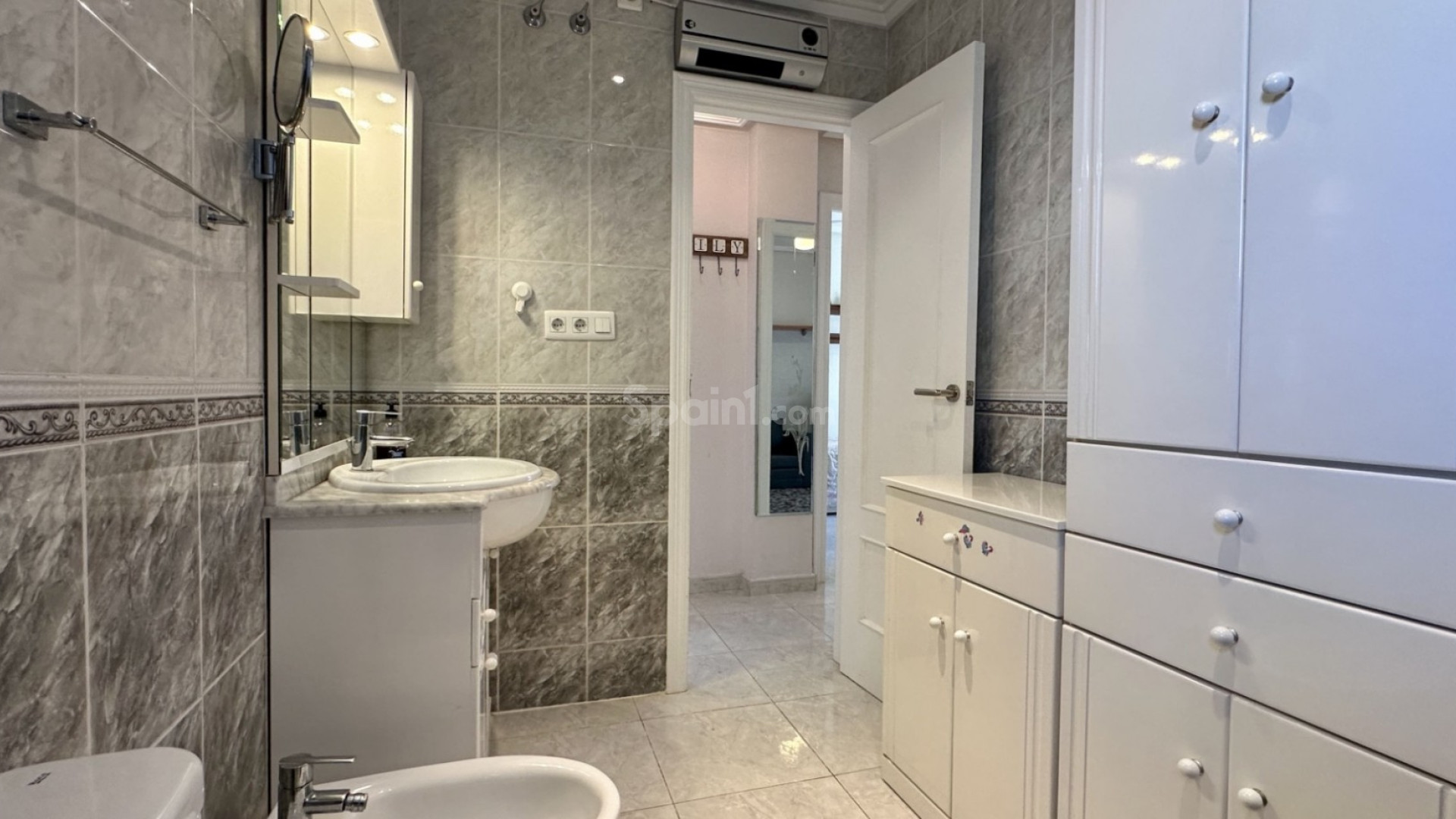 Resale - Villa -
Orihuela Costa - Los Dolses