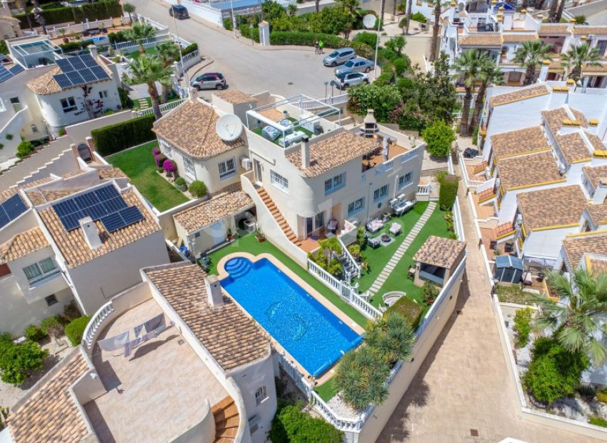 Resale - Villa -
Orihuela Costa - Los Dolses
