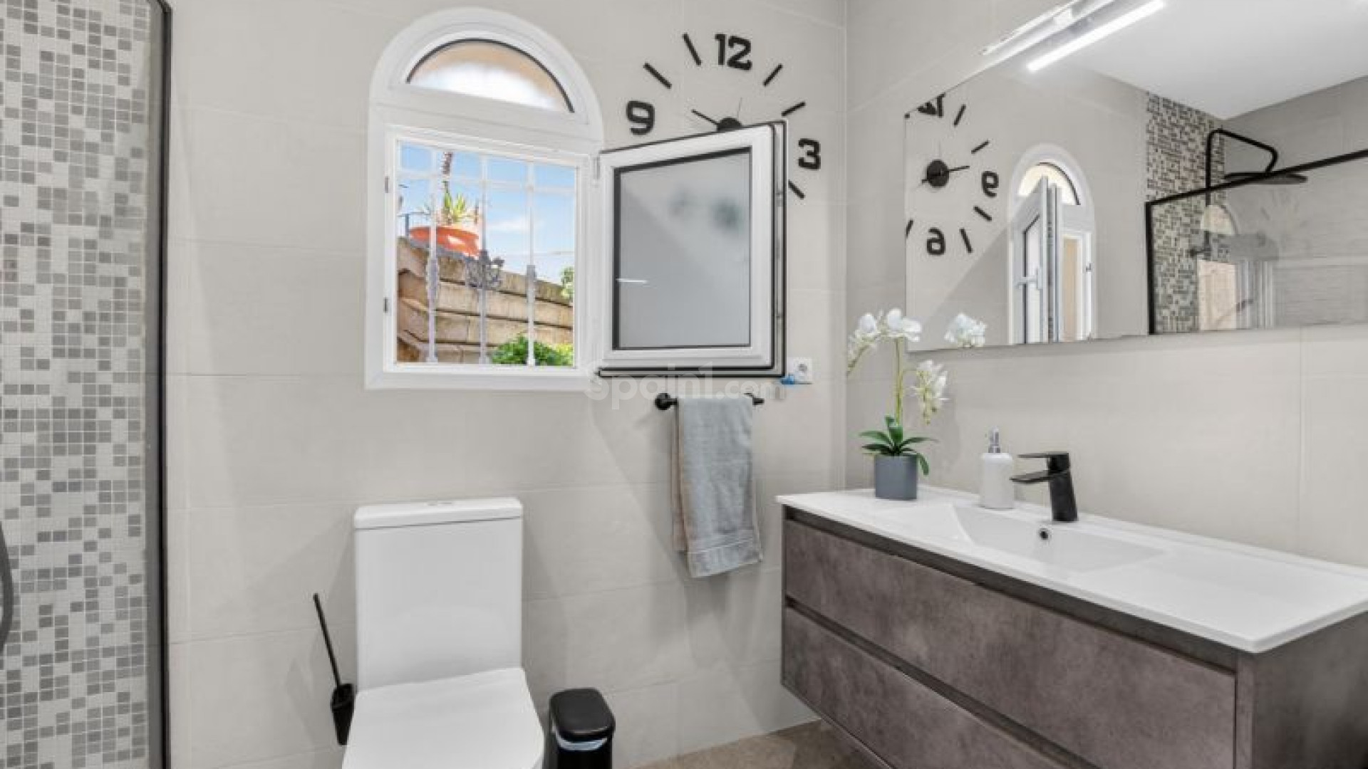 Resale - Villa -
Orihuela Costa - Los Dolses