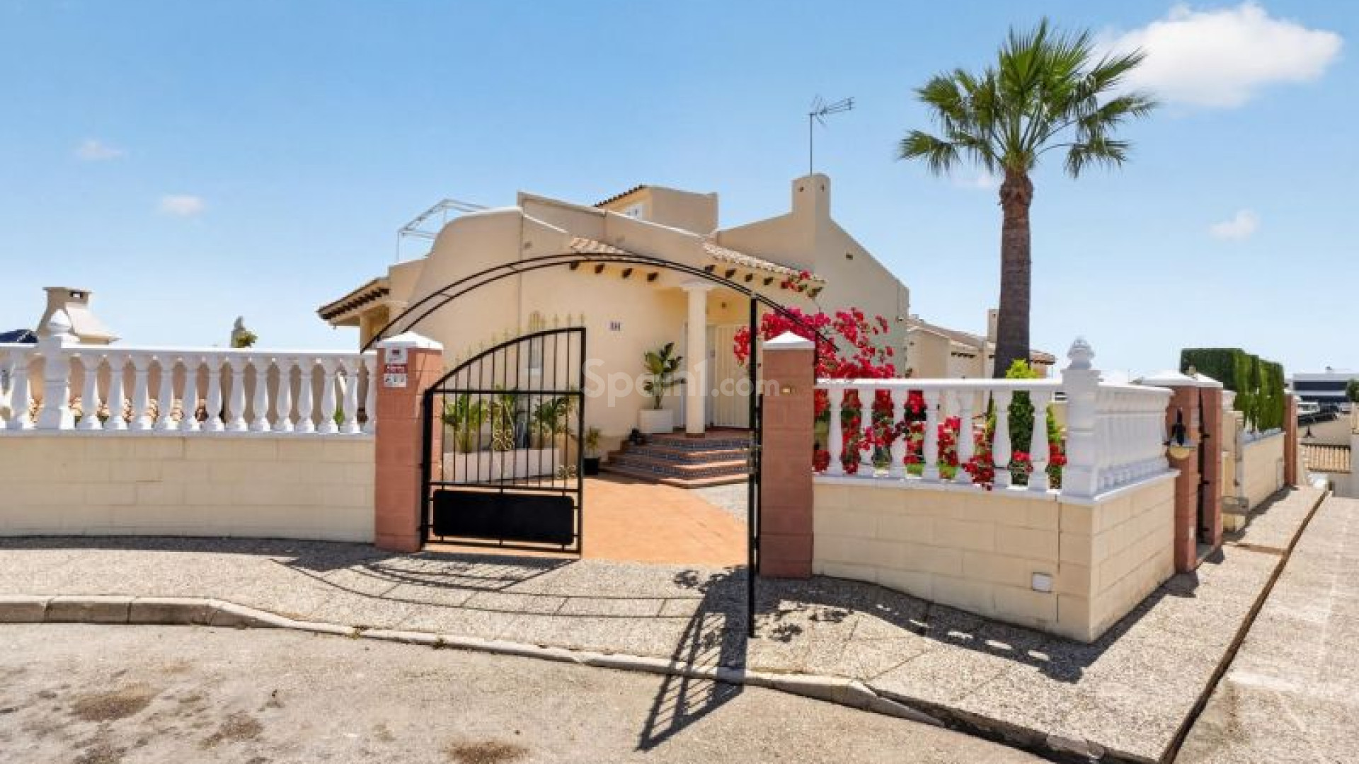 Resale - Villa -
Orihuela Costa - Los Dolses