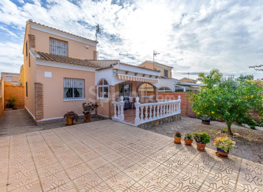 Resale - Villa -
Orihuela Costa - Playa Flamenca