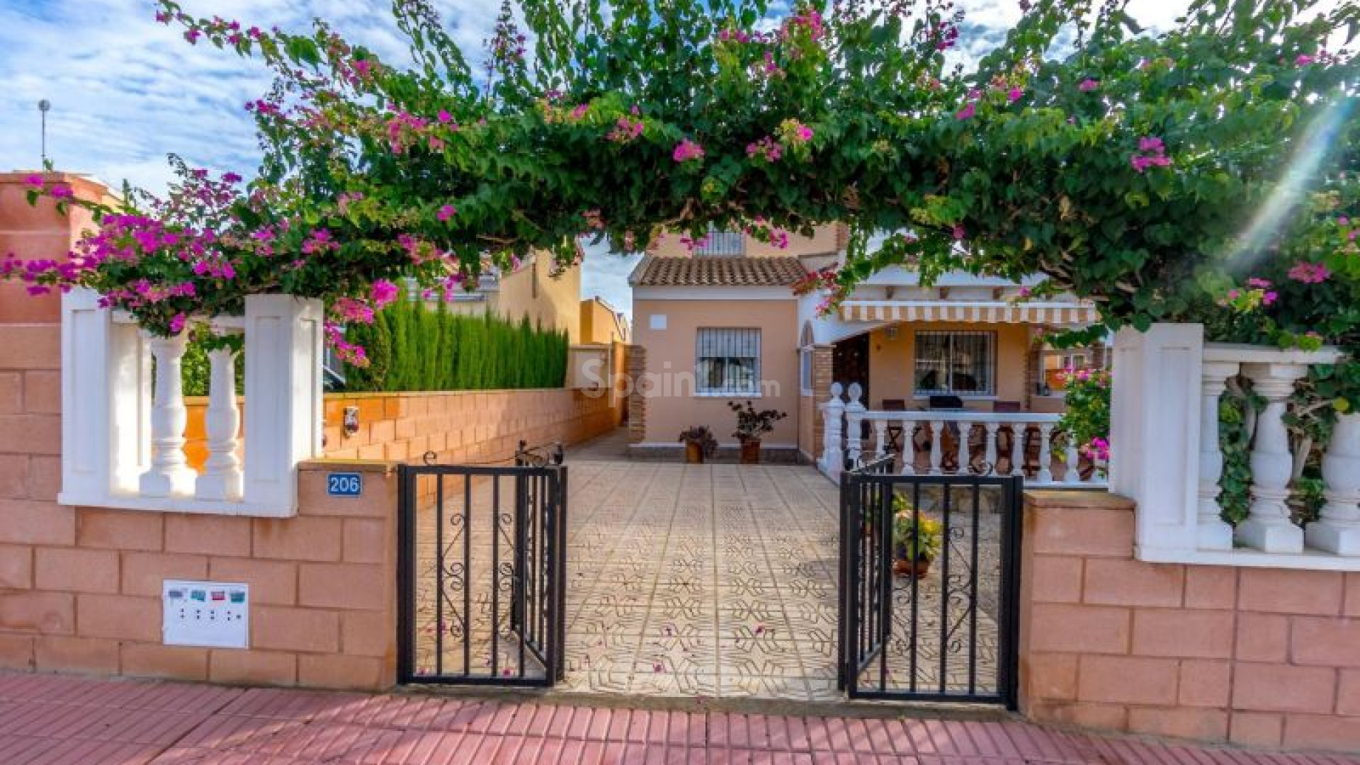 Resale - Villa -
Orihuela Costa - Playa Flamenca