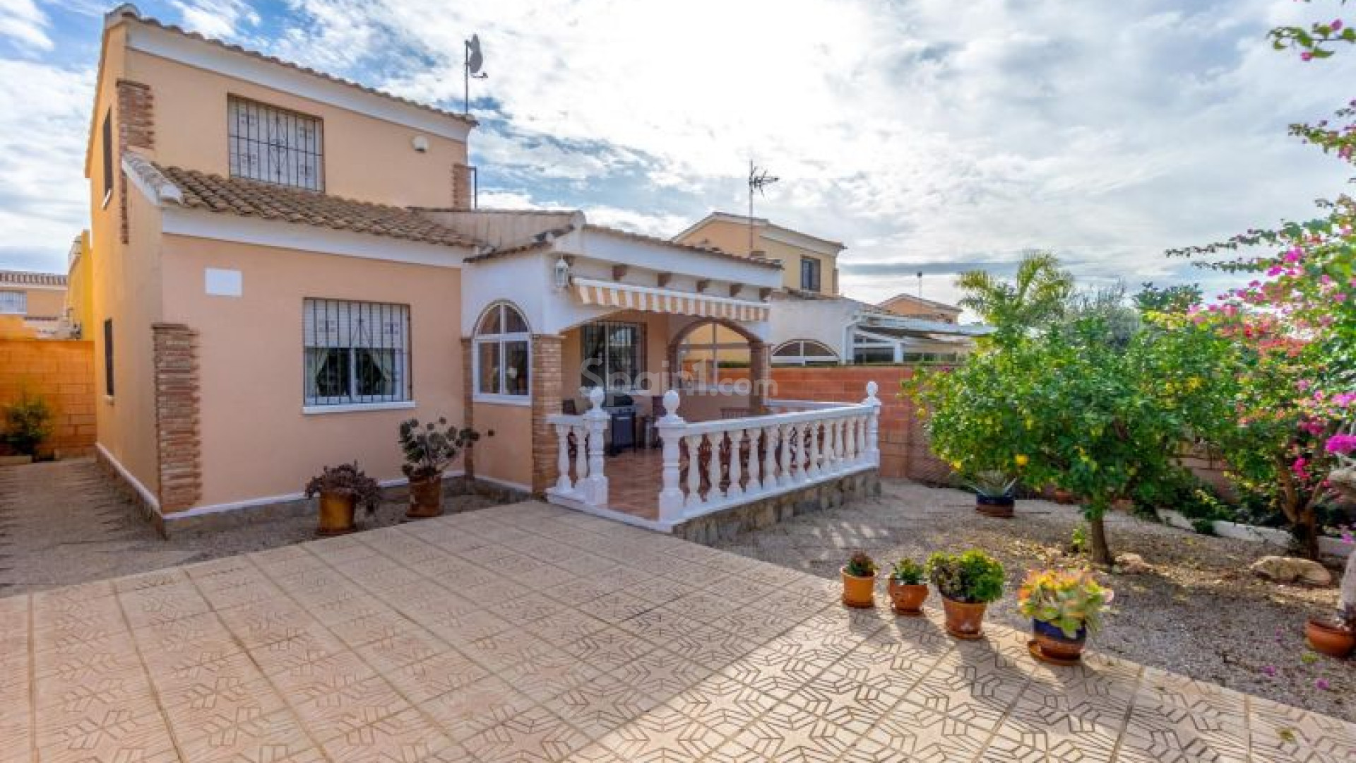 Resale - Villa -
Orihuela Costa - Playa Flamenca