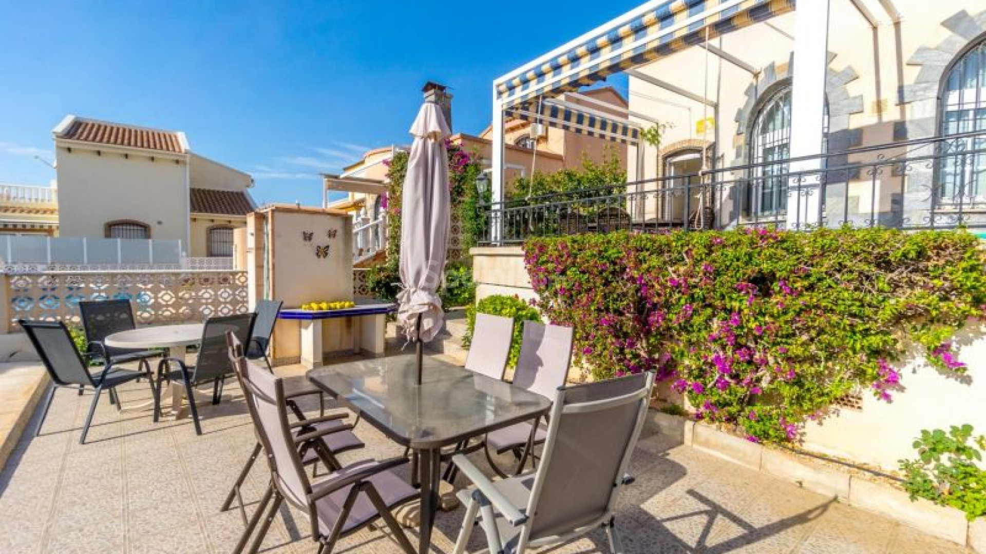 Resale - Villa -
Orihuela Costa - Playa Flamenca