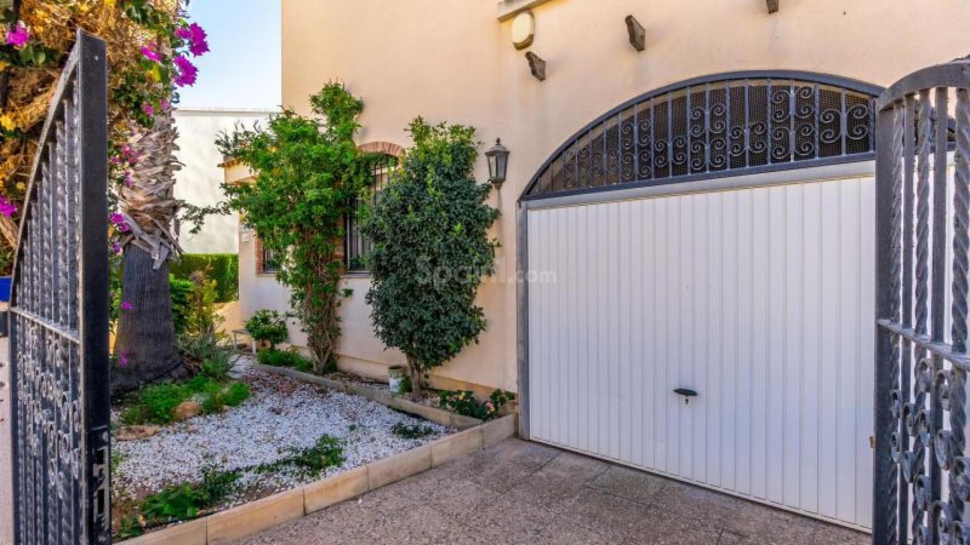 Resale - Villa -
Orihuela Costa - Playa Flamenca