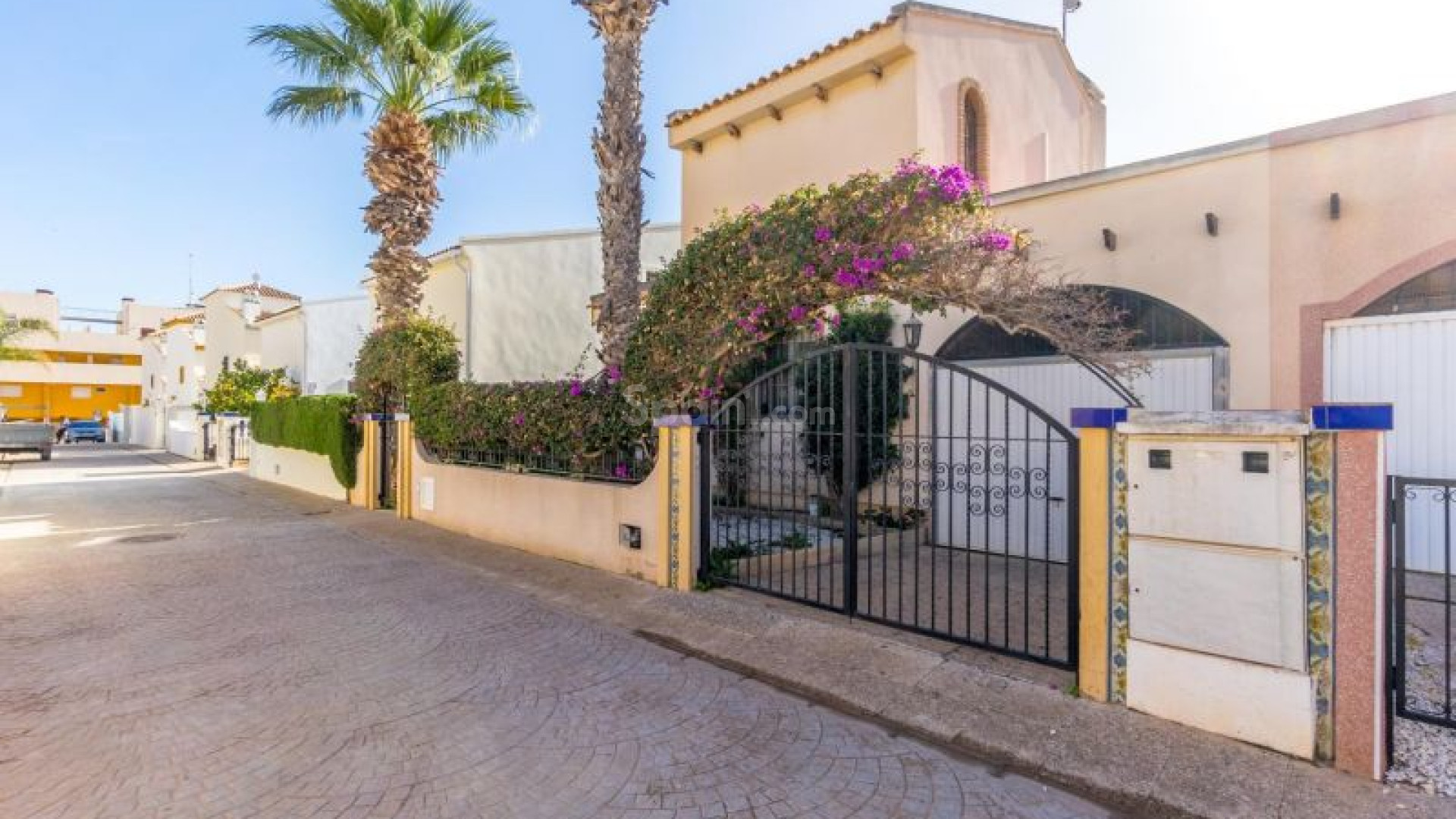 Resale - Villa -
Orihuela Costa - Playa Flamenca