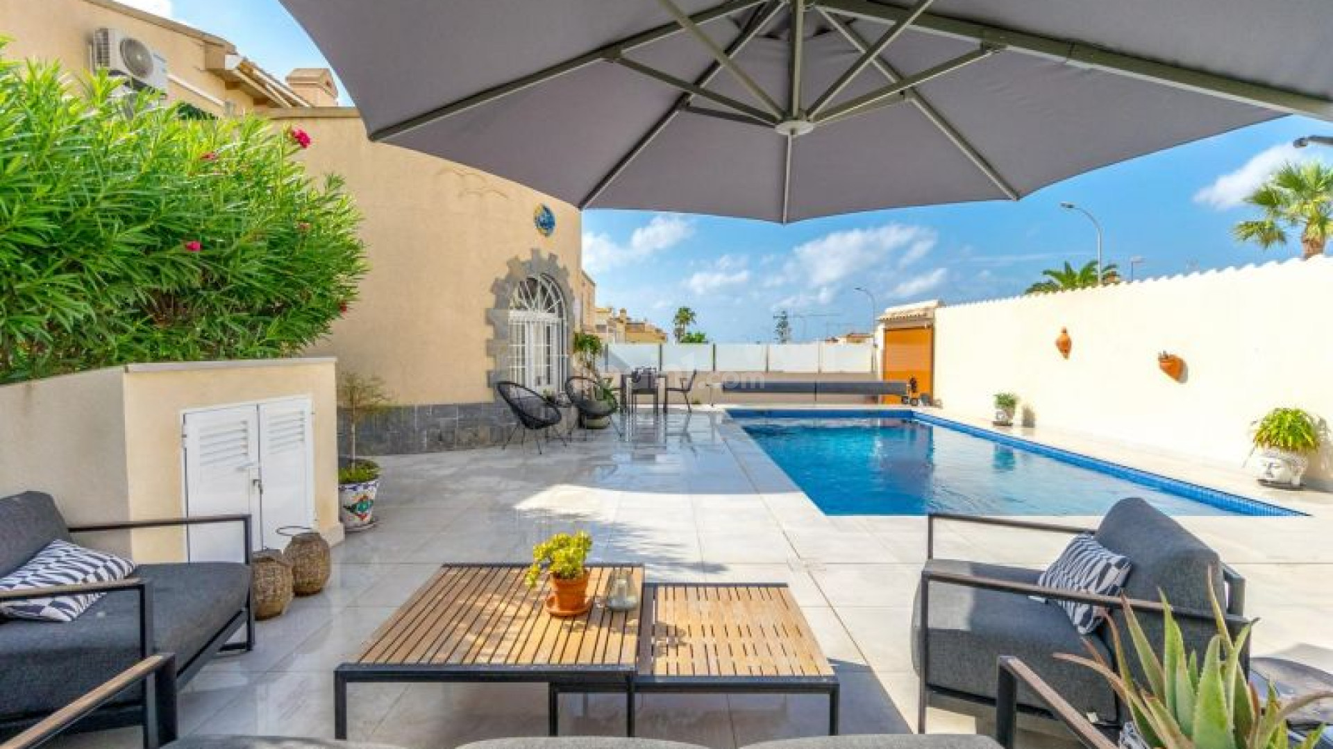 Resale - Villa -
Orihuela Costa - Playa Flamenca