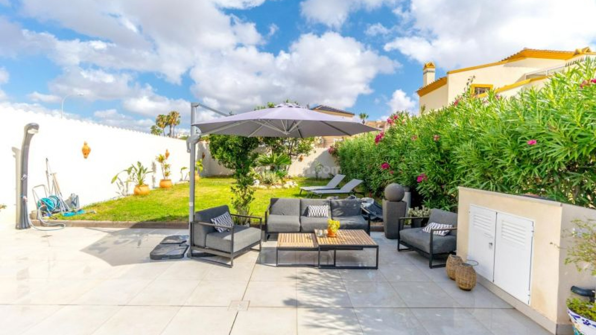 Resale - Villa -
Orihuela Costa - Playa Flamenca