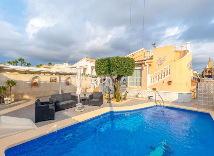 Resale - Villa -
Orihuela Costa - Playa Flamenca