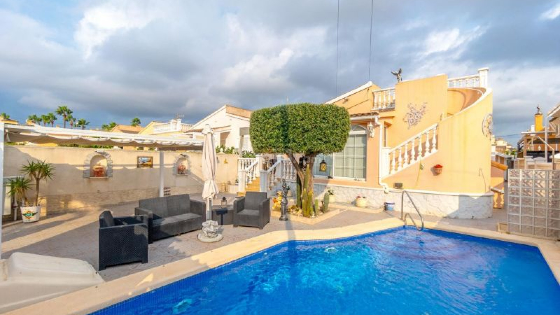 Resale - Villa -
Orihuela Costa - Playa Flamenca