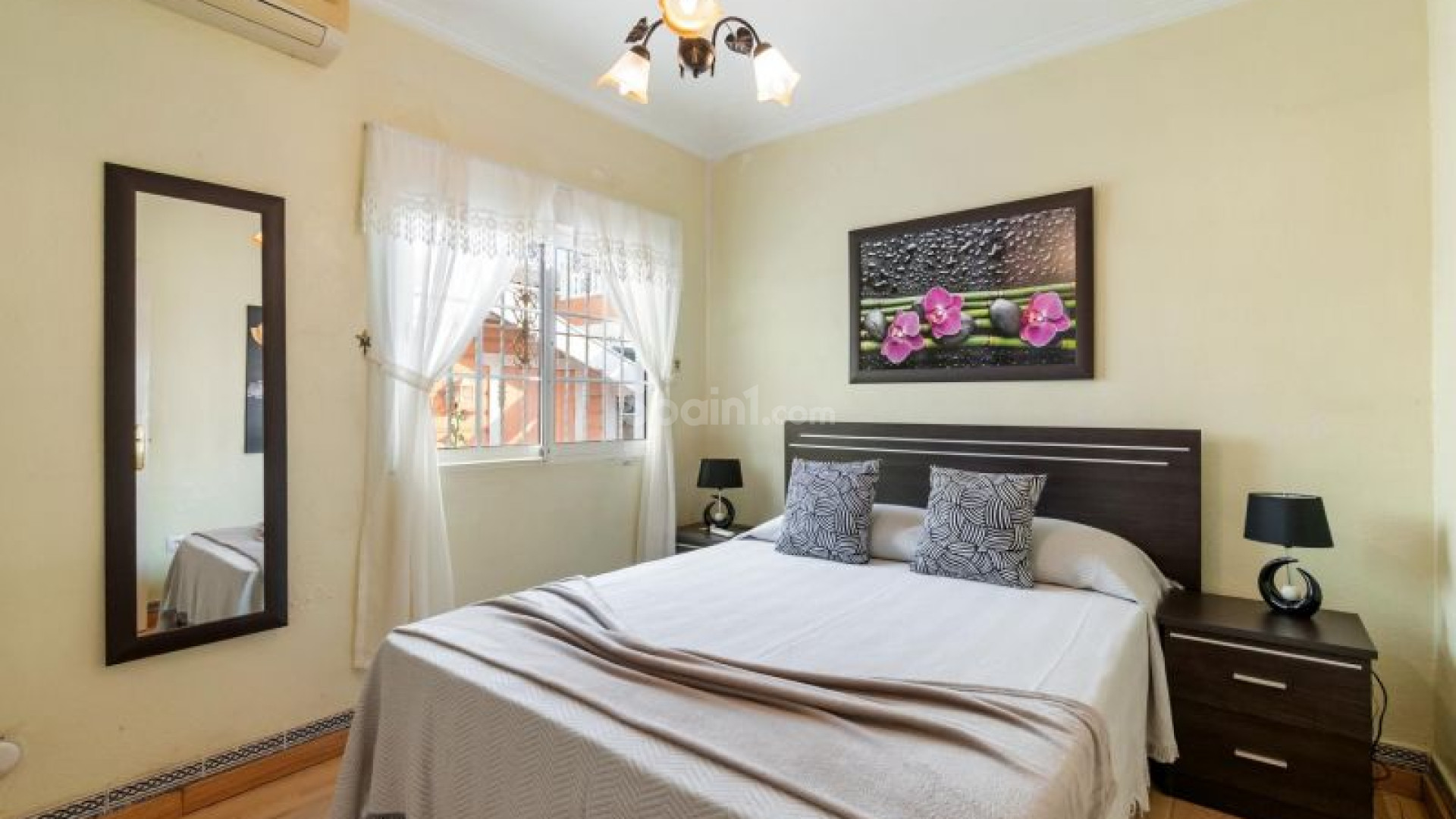 Resale - Villa -
Orihuela Costa - Playa Flamenca