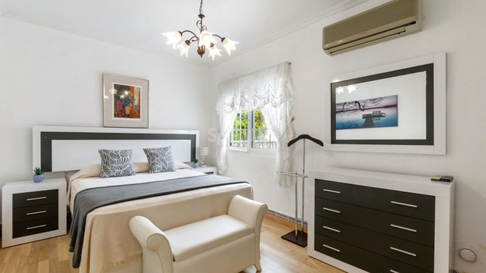 Resale - Villa -
Orihuela Costa - Playa Flamenca