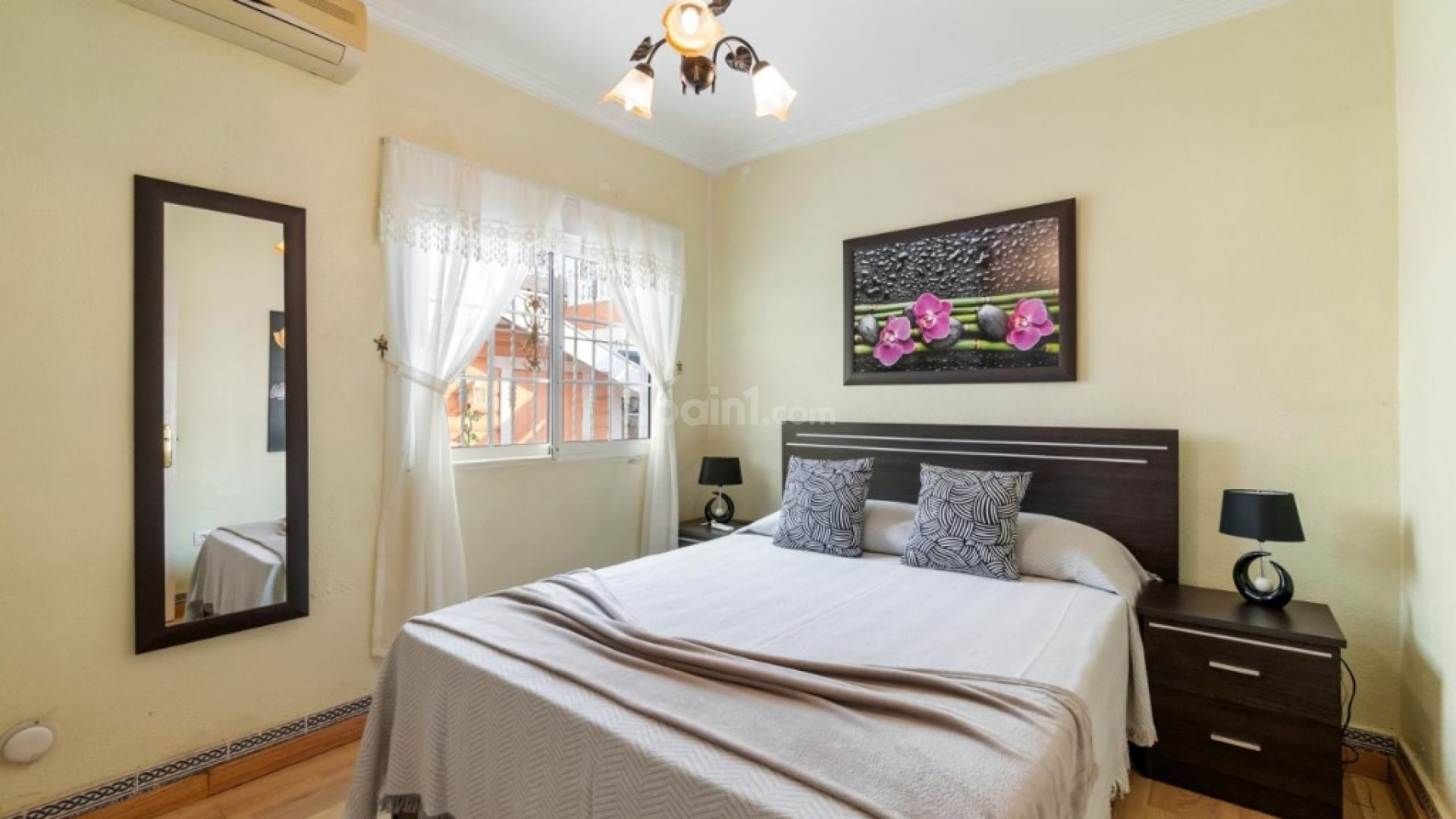 Resale - Villa -
Orihuela Costa - Playa Flamenca