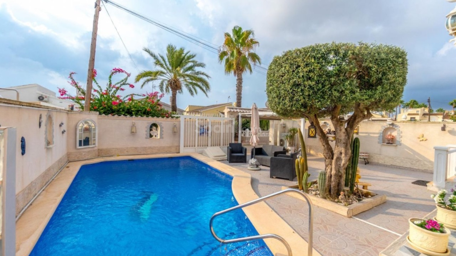 Resale - Villa -
Orihuela Costa - Playa Flamenca