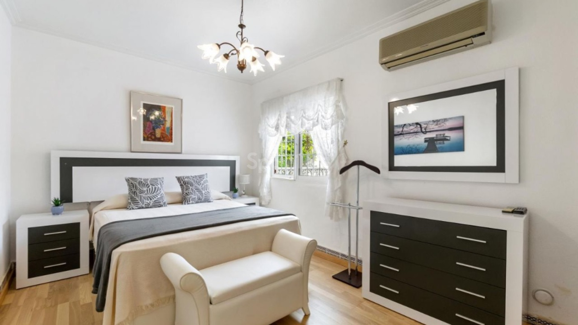 Resale - Villa -
Orihuela Costa - Playa Flamenca