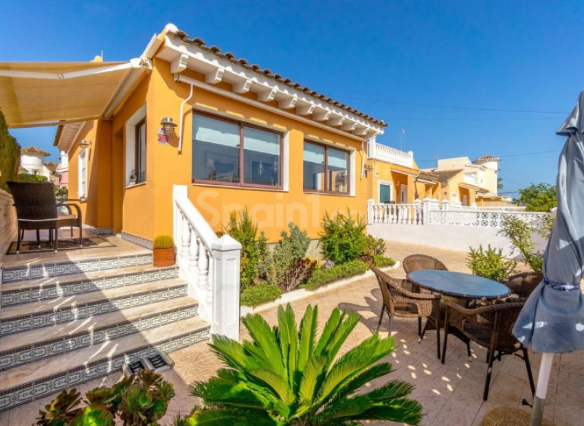 Resale - Villa -
Orihuela Costa - Punta Prima