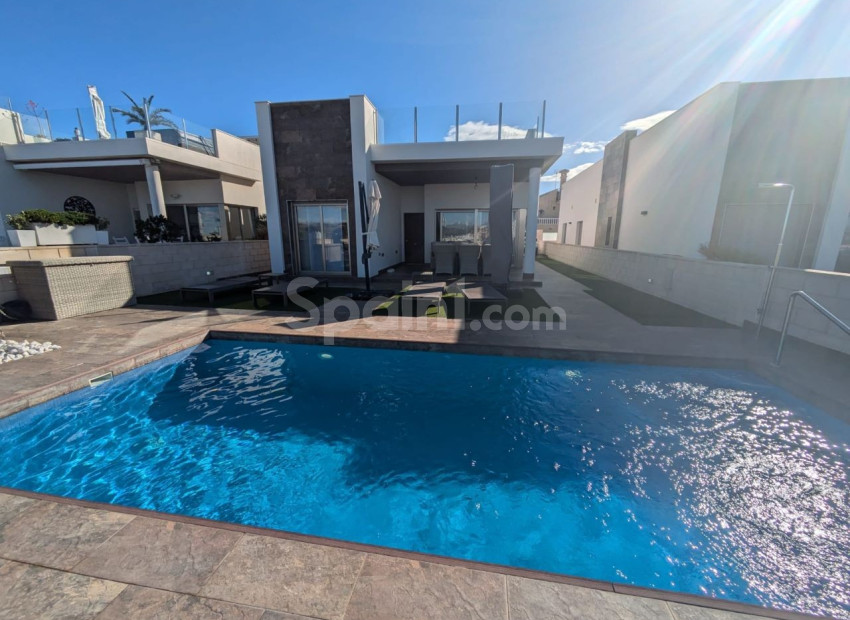 Resale - Villa -
Orihuela Costa - Villamartin