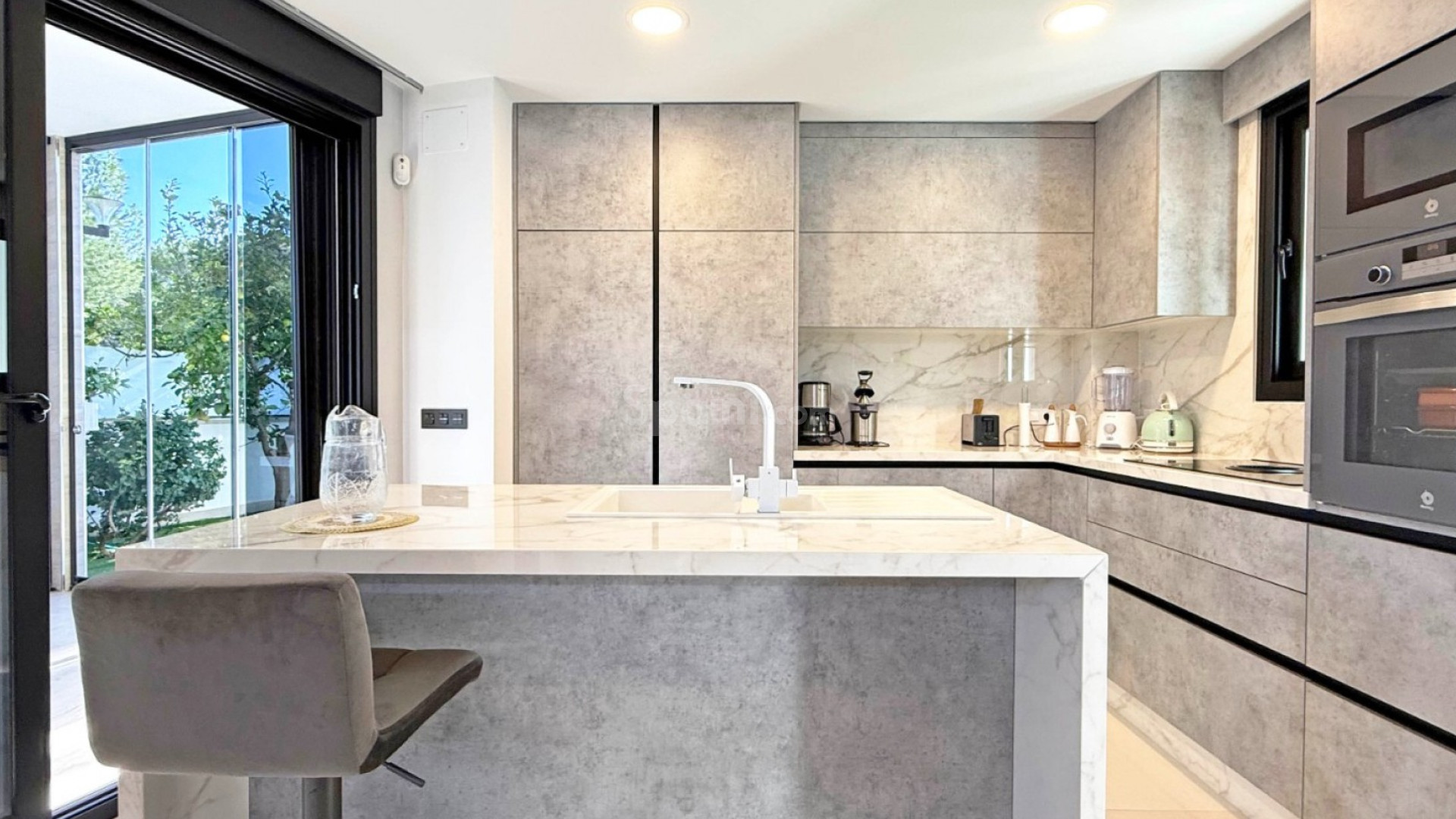 Resale - Villa -
Orihuela Costa - Villamartín