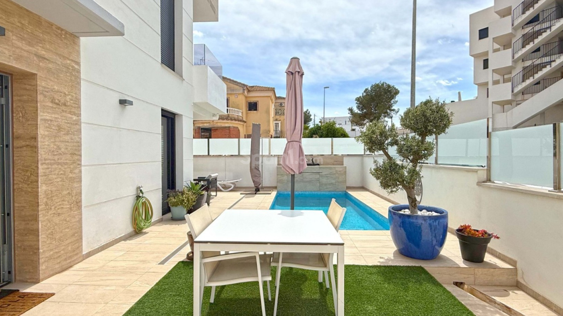 Resale - Villa -
Orihuela Costa - Villamartín