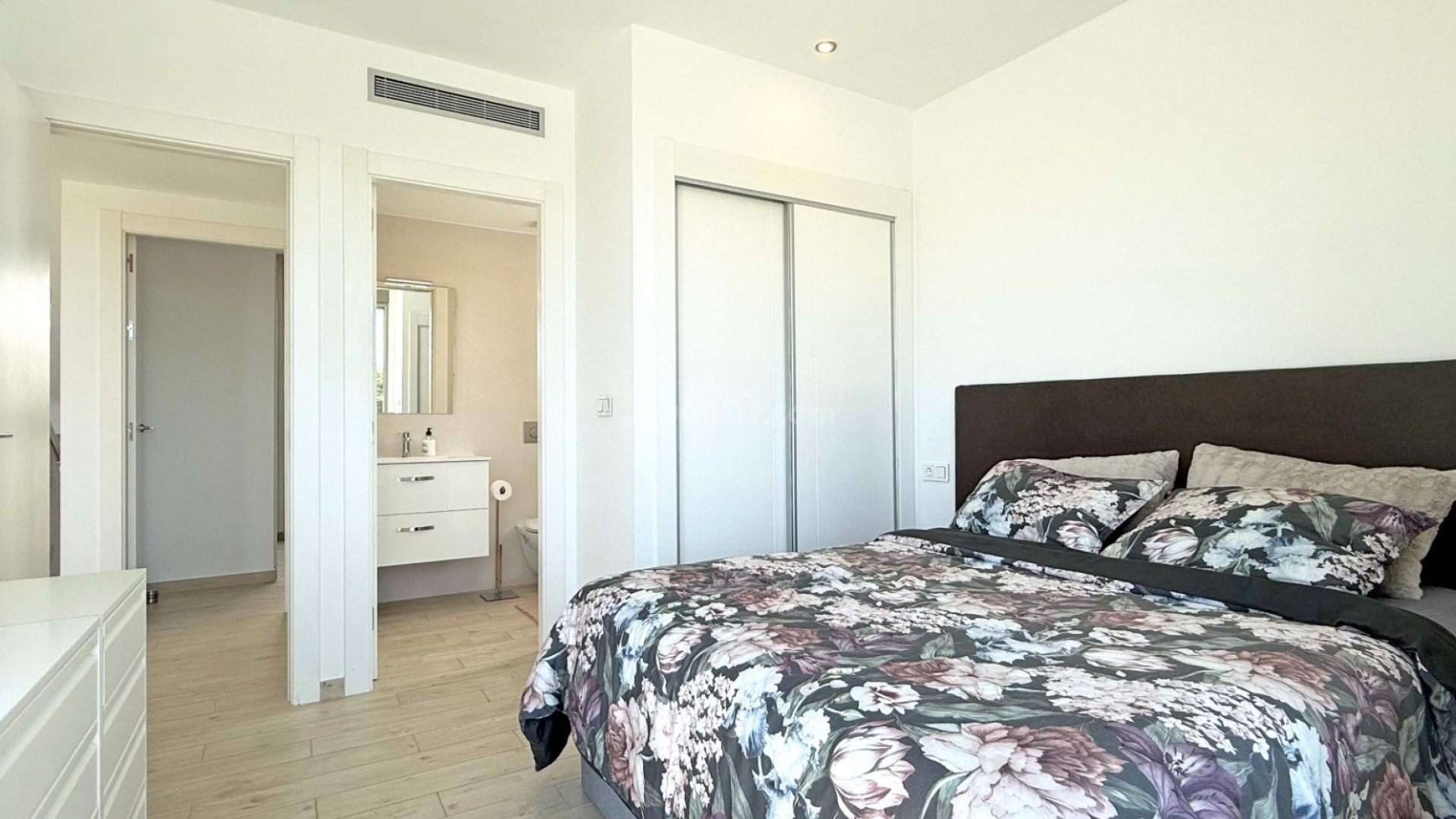 Resale - Villa -
Orihuela Costa - Villamartín