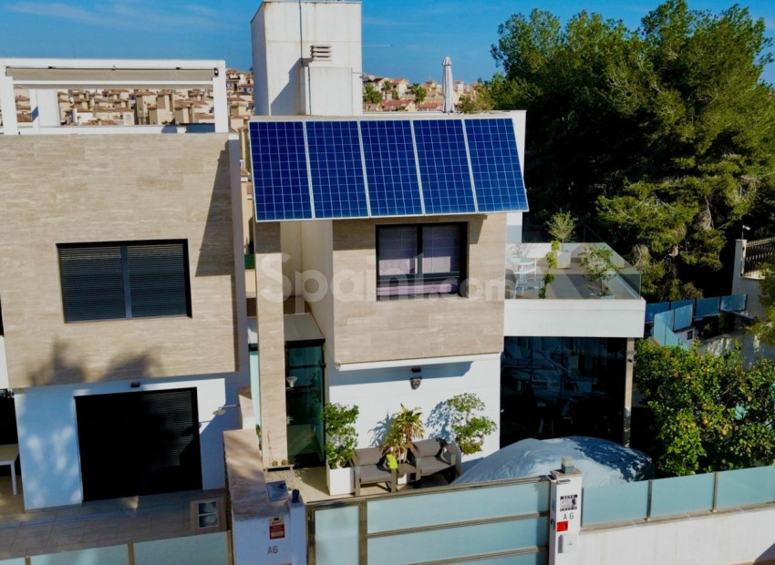 Resale - Villa -
Orihuela Costa - Villamartin