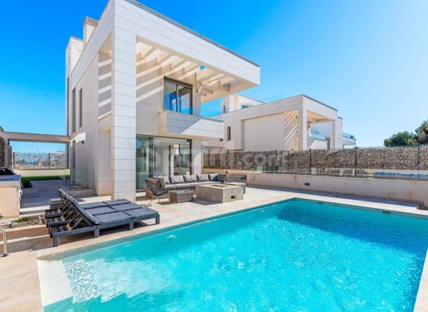 Resale - Villa -
Orihuela Costa - Villamartin