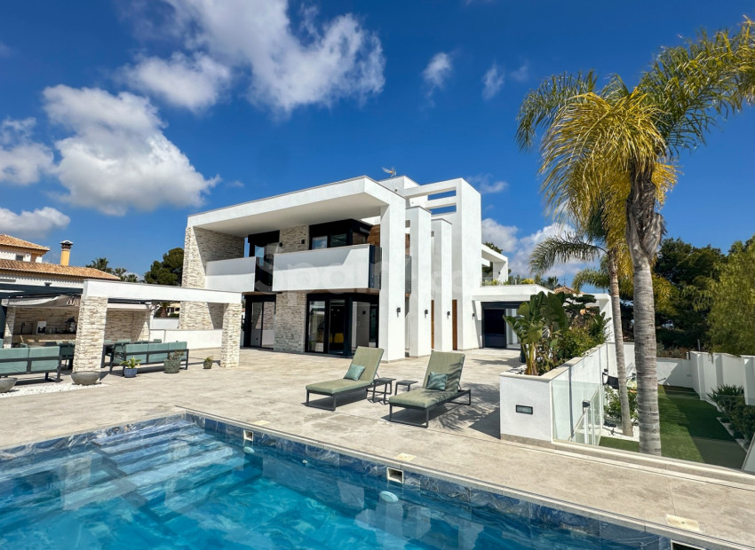 Resale - Villa -
Orihuela Costa - Villamartin