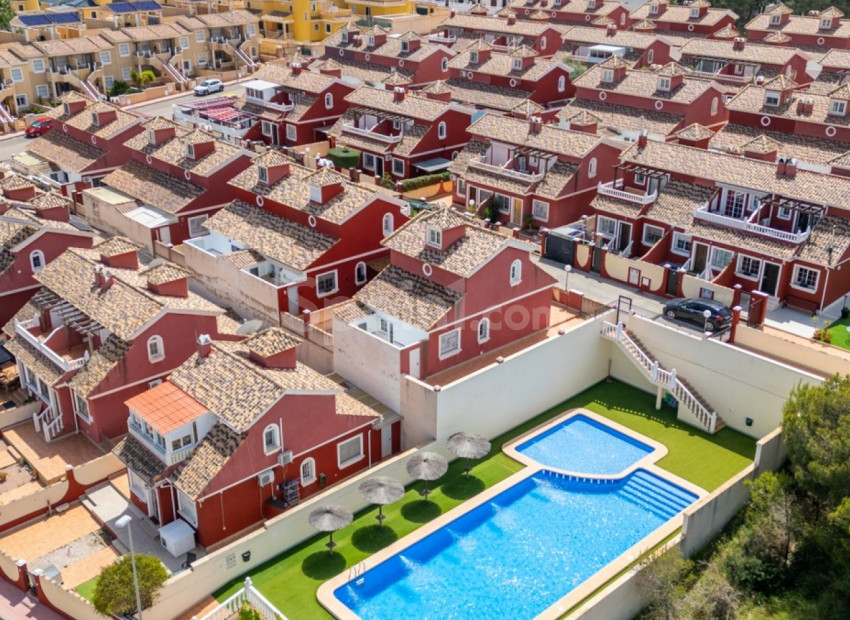 Resale - Villa -
Orihuela Costa - Villamartin