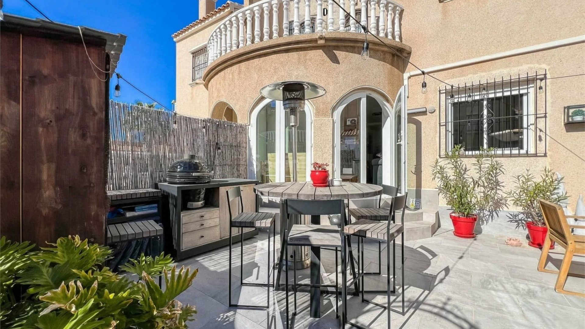Resale - Villa -
ORIHUELA COSTA - Villamartin
