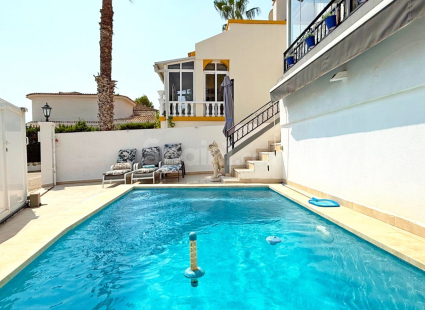 Resale - Villa -
Orihuela Costa - Villamartin