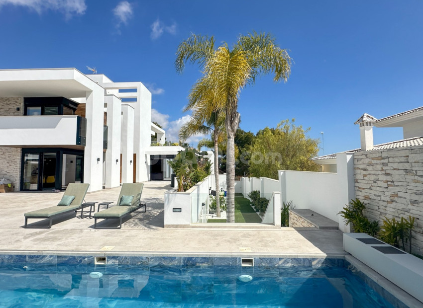 Resale - Villa -
Orihuela Costa - Villamartin