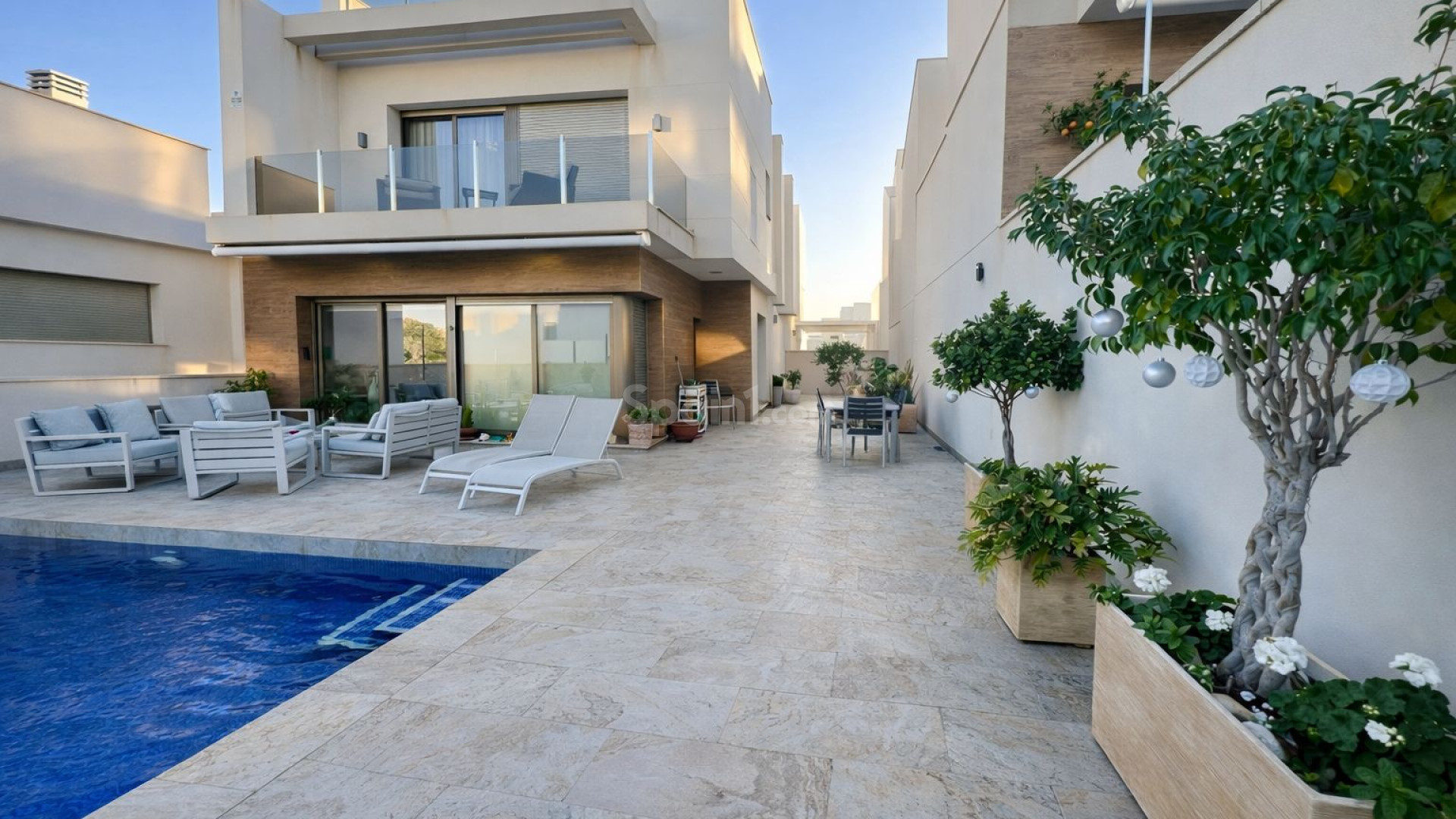 Resale - Villa -
Orihuela Costa