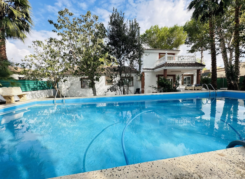 Resale - Villa -
Orihuela
