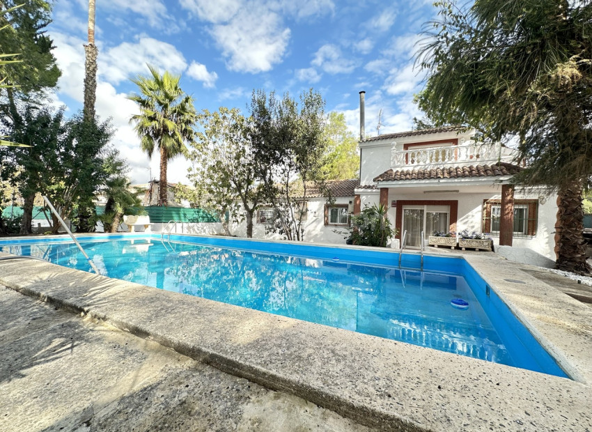 Resale - Villa -
Orihuela