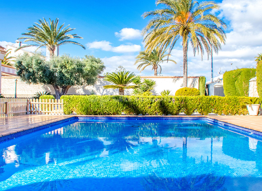 Resale - Villa -
Pilar de la Horadada