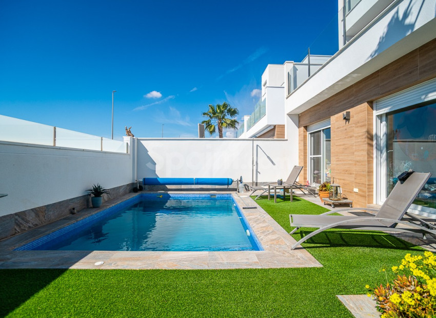 Resale - Villa -
Pilar de la Horadada