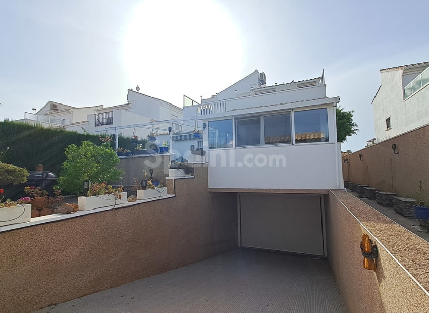 Resale - Villa -
Punta Prima