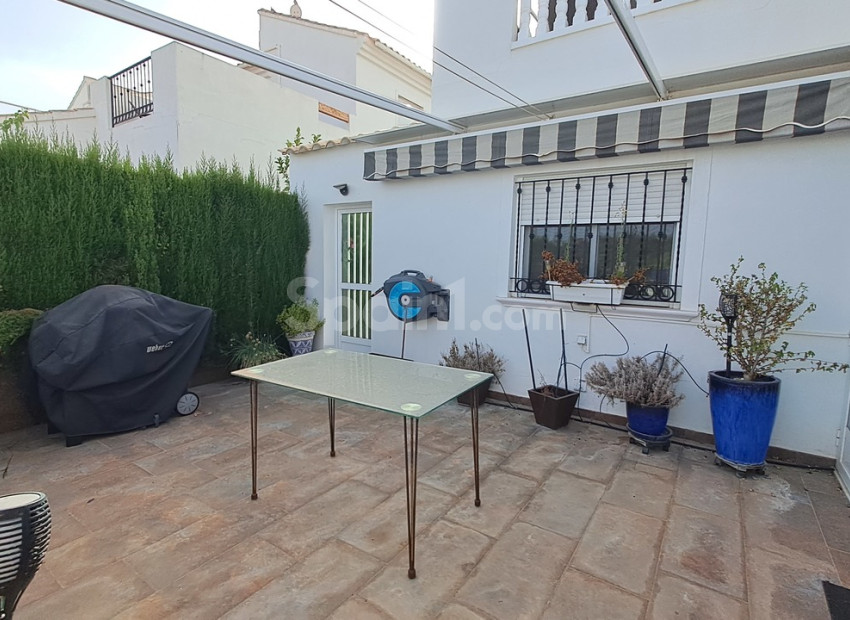 Resale - Villa -
Punta Prima