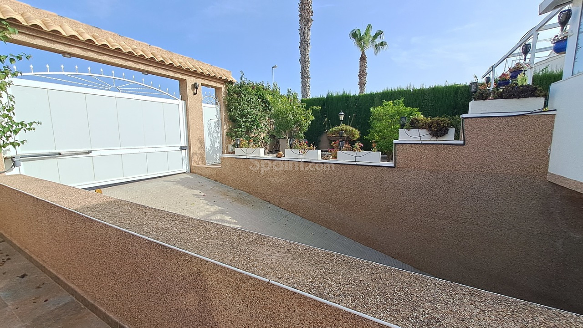Resale - Villa -
Punta Prima